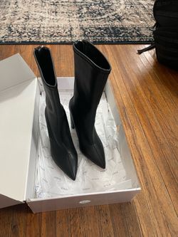 Guess ladies, all black leather boot