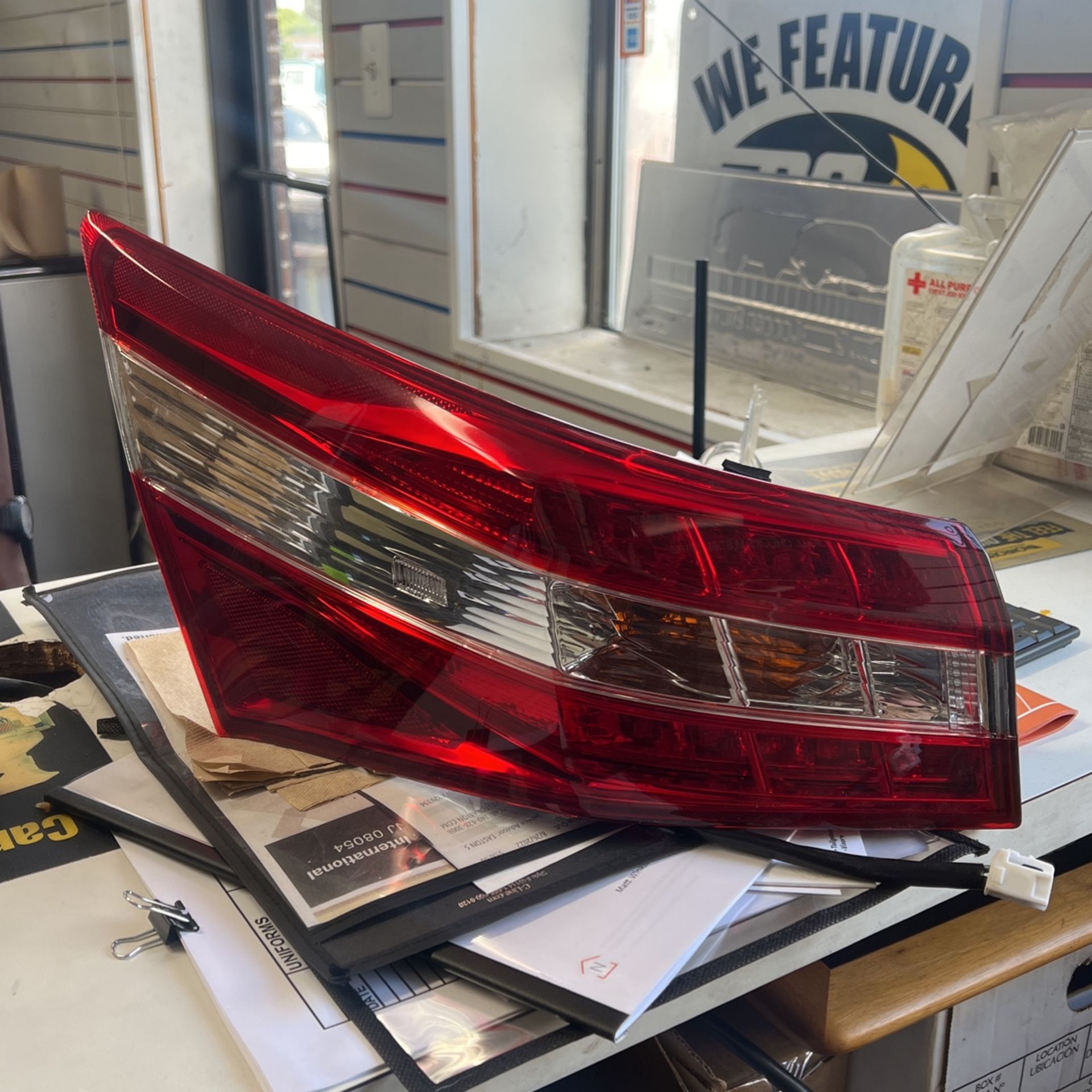 2013-2015 Toyota Avalon LH Tail Light (Driver Side)