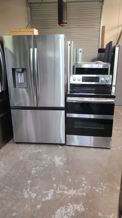 Refrigerator Samsung Double Ice Maker,  Stove electric Double Oven and microwave in Stainless steel combo