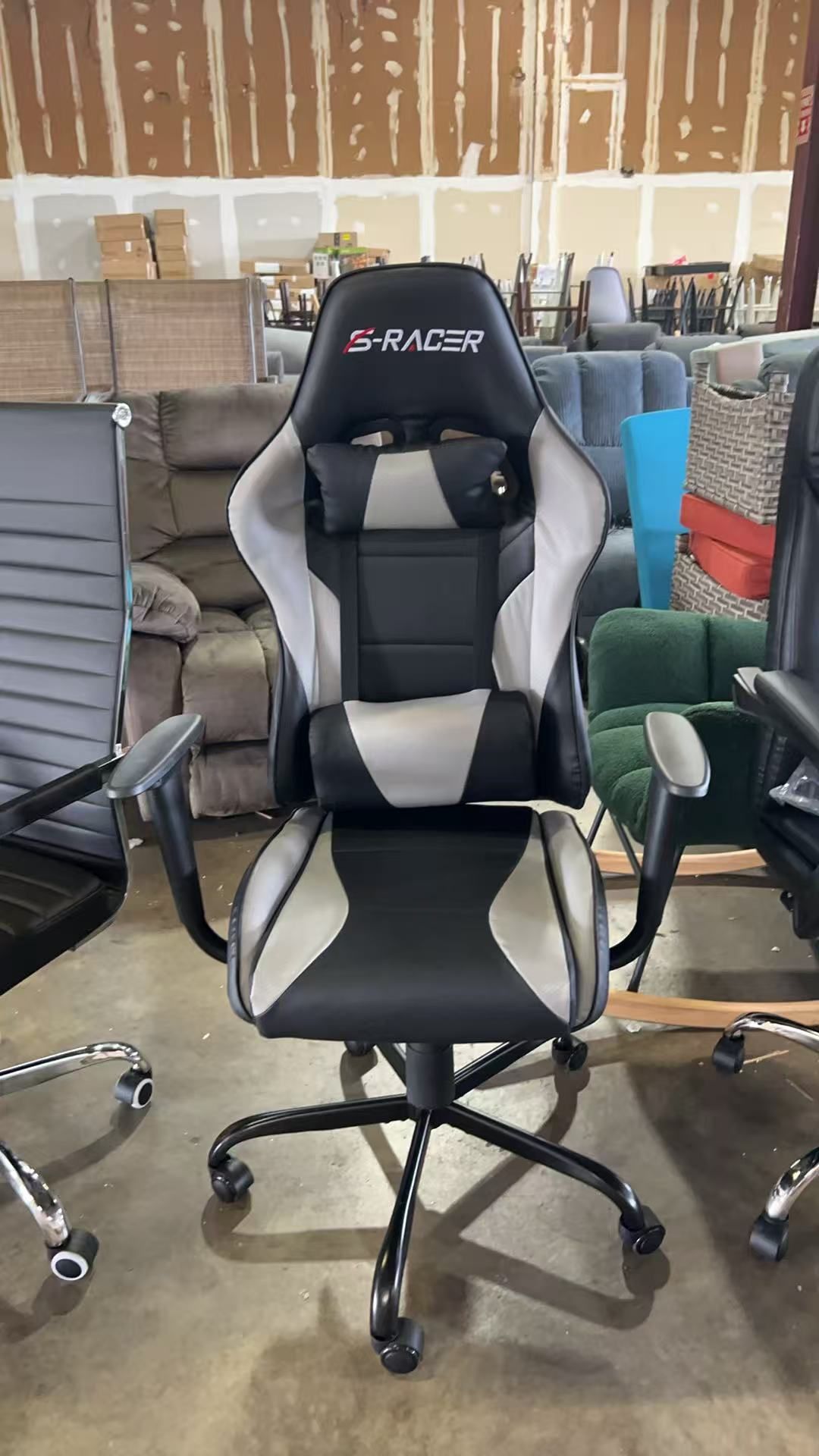 Black and gray gaming chair $70
