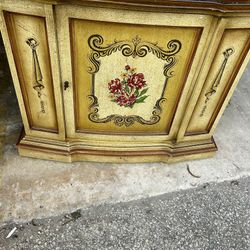 A NTIQUE CABINET WITH VINTAGE MUSIC EQUIPMENT 😊🎼