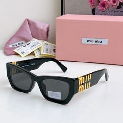 woman’s sunglasses