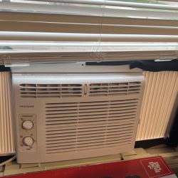 New Window Mount AC Unit Kit for Sale in Urbana, IL - OfferUp