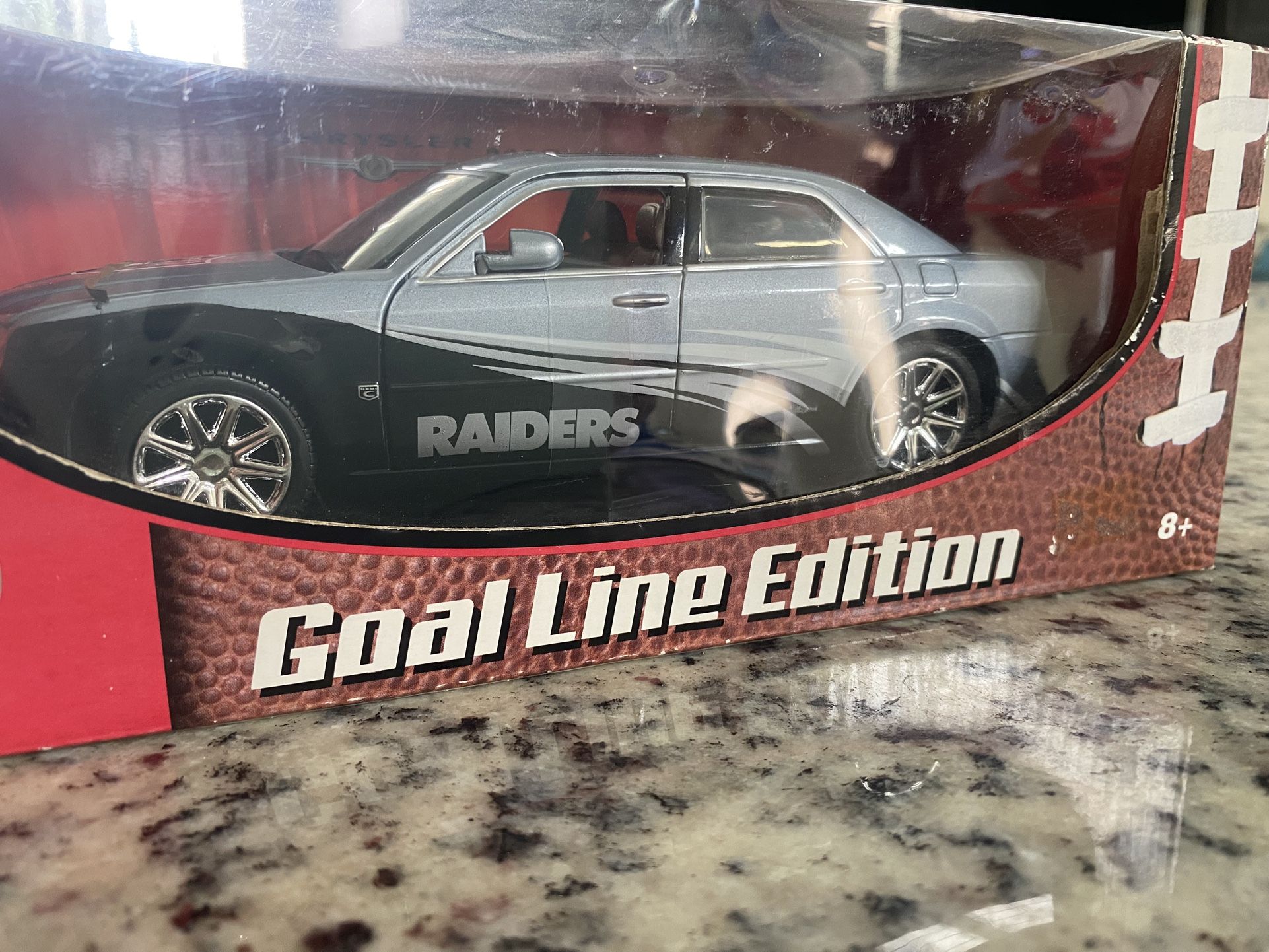limited Edition Oakland Raiders Die Cast 2007 Upper Deck Chrysler 300C Hemi 1:24 New In Box