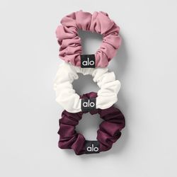 ALO Yoga 3-Pack Mini Scrunchies & Candle