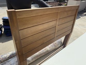 Queen size bed w/mattress and box spring