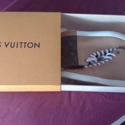 Louis Vuitton Mens US 9 Mint