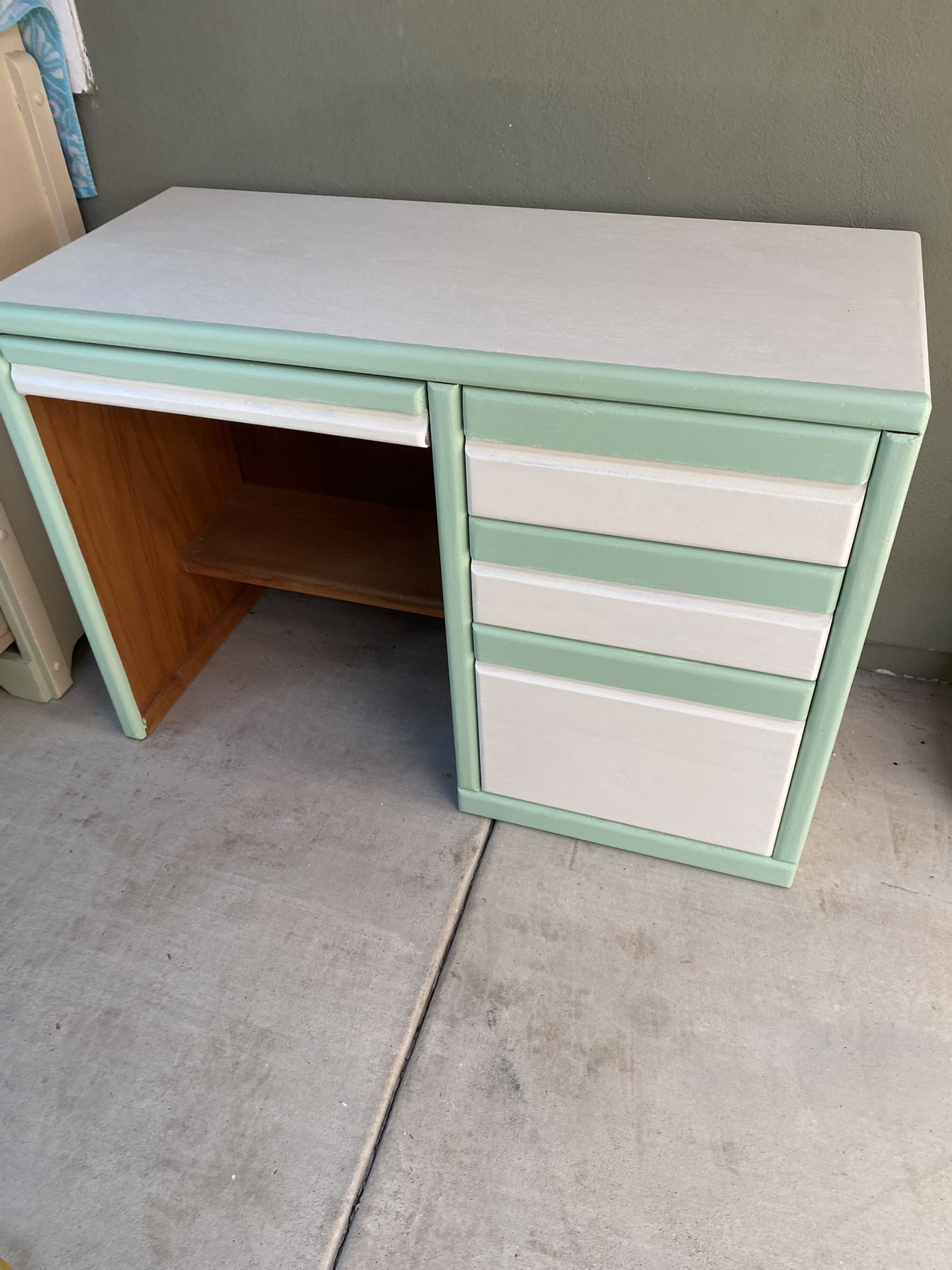 Beautiful Solid Wood 2 Tones Vanity/Desk