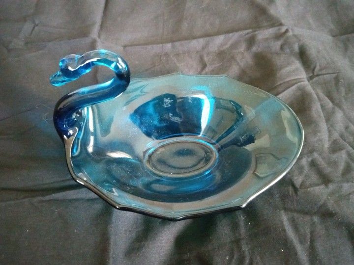 EXQUISITE MCM Viking Epic Bluenique Glass 6" Swan Trinket Bowl
