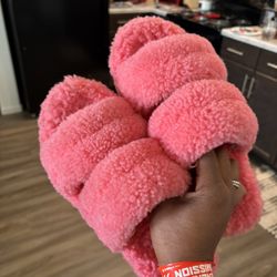 Ugg slides