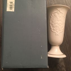 Lenox Cream Vase with Gold Trim - Wedding Gift - Brand New in Box