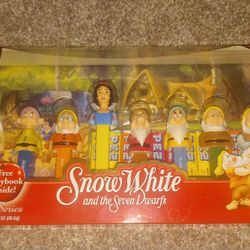 Snow white and the seven dwarfs pez gift set