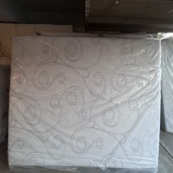 King size mattress, ,12 inches of foam no springs, New Plastic sealed, Gel Memory foam, beautiful soft cover, I have all size mattresses