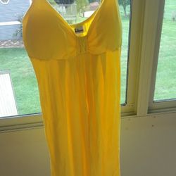 2 Small Dresses. Make Offer Need To Go