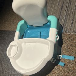 Short meal chair for baby