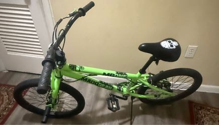 Green Madd Gear BMX bike 3 brakes 2 hand brakes One paddle brake One hand brake have problem