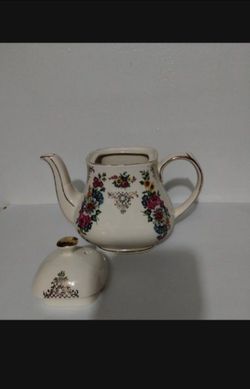 VINTAGE JAMES SADLER PORCELAIN TEAPOT 9"×7"