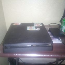 PS4 Slim 