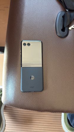 Motorola Razr+ unlocked 8 Ram and 256 gb