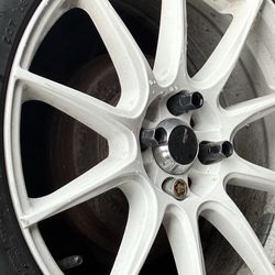 Four lug rims universal has eight hose fits any four lug vehicle it’s right now on a Civic 2004 selling as is with Tire’s