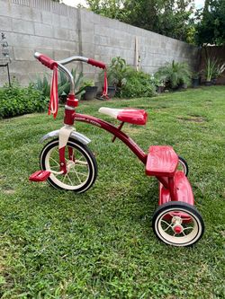 Vintage Classic Radio Flyer Classic Red Tricycle