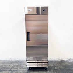 NSF Solid Door Reach-In Freezer 1 Door Freezer XB27F