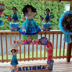 Piñata Y Decoracion Mirabel Encanto