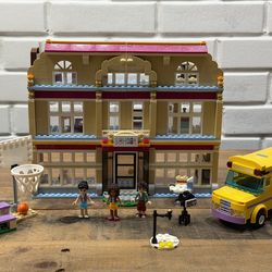 LEGO Vintage 41134 Heartlake Performance School (2016)