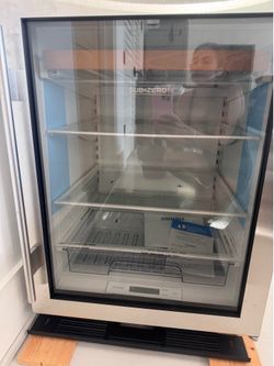Sub-Zero 24” Built-In Beverage Center – NEW / Never Installed