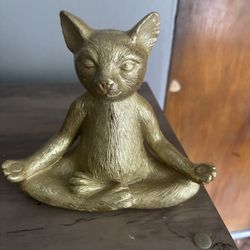 Cat Statue 
