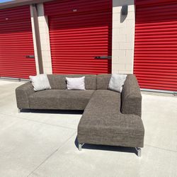 FREE DELIVERY Beautiful Sectional Couch