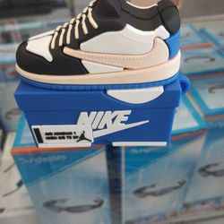 Earpods AIR Jordan 1 High-OG -TS-SP 
Tenemos en color Azul, y Rosa.