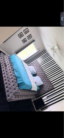 Luxury Gray Tufted Bed Frame + FREE Basketball Hoop
