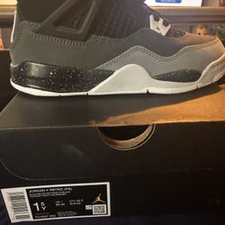 Boys Jordan Retro 4 Size 1.5 Y