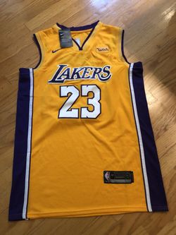 Lebron James lakers jersey men’s medium new with tags