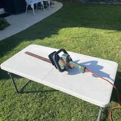 Black & Decker 22” Plug In Hedge Trimmer