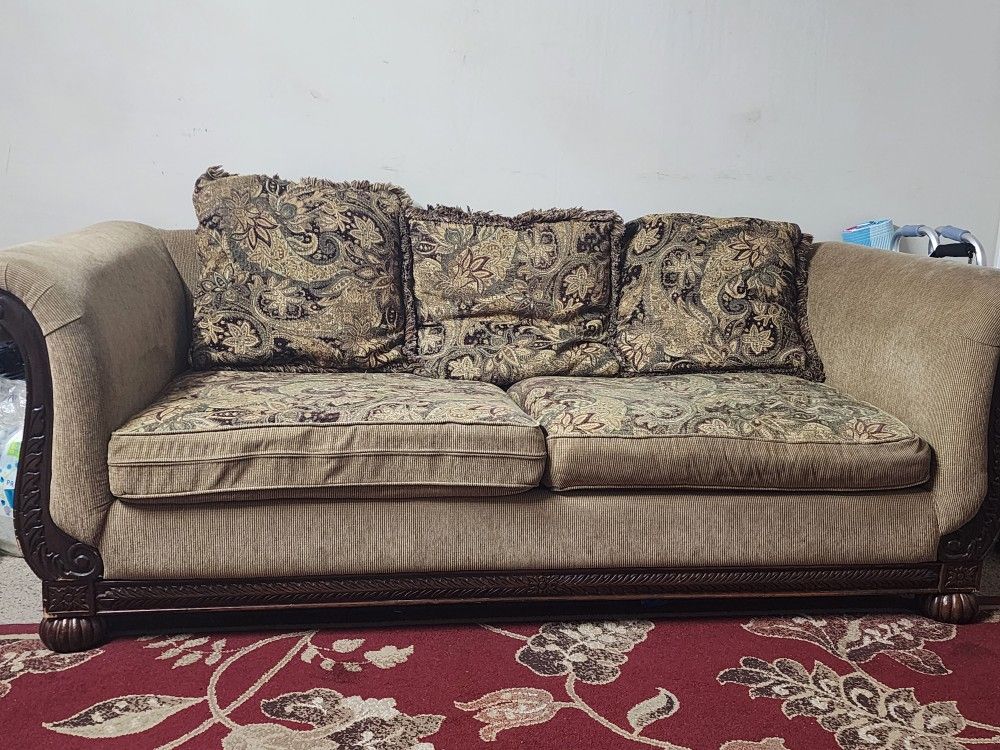 Sofa Set With Pillows 