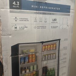 Vissani 4.3 Mini Refrigerator Stainless 