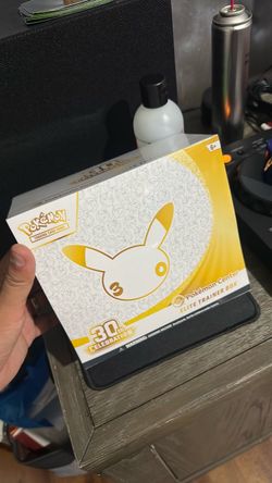Pokemon Center 30th. ETB