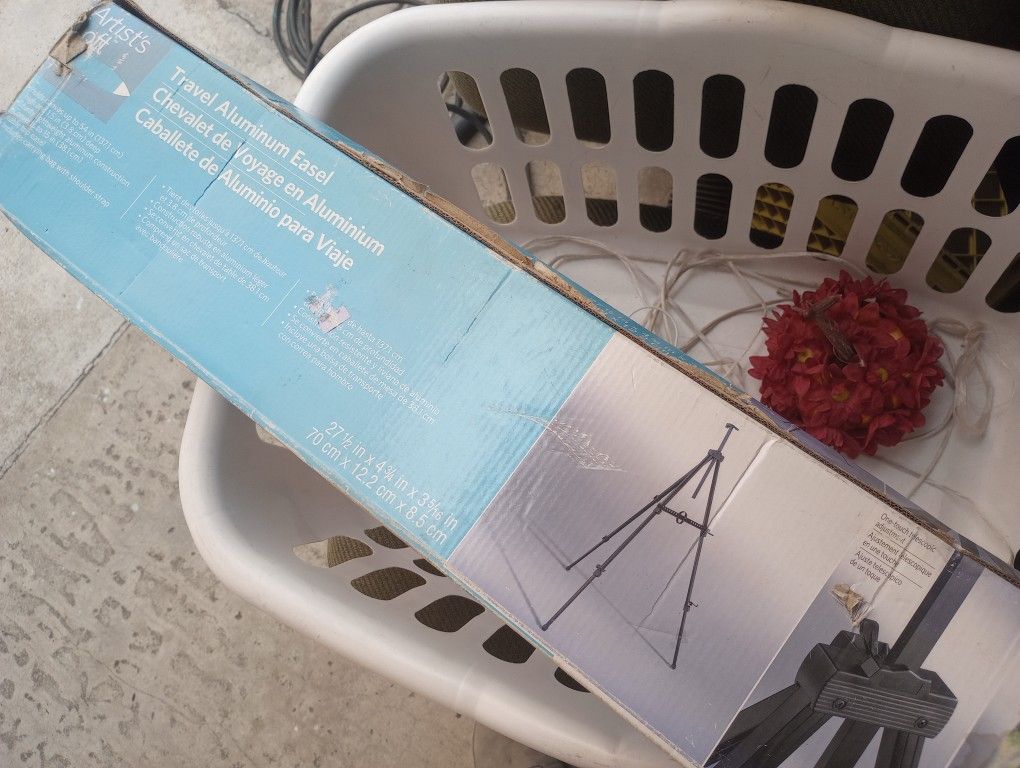 Travel Aluminum Easel- Open Box