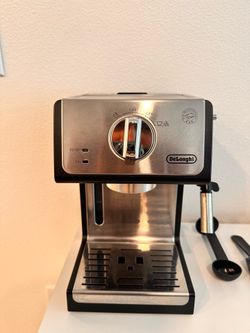 De'Longhi Espresso Machine with Milk Frother