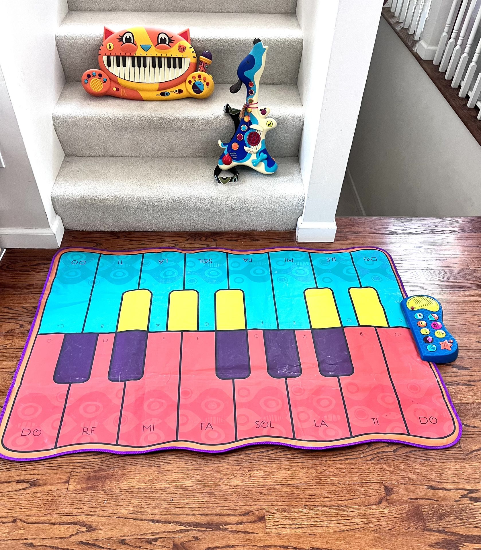 https://offerup.com/redirect/?o=Qi5Ub3lz Musical Instruments And Musical Mat ($30 For All)