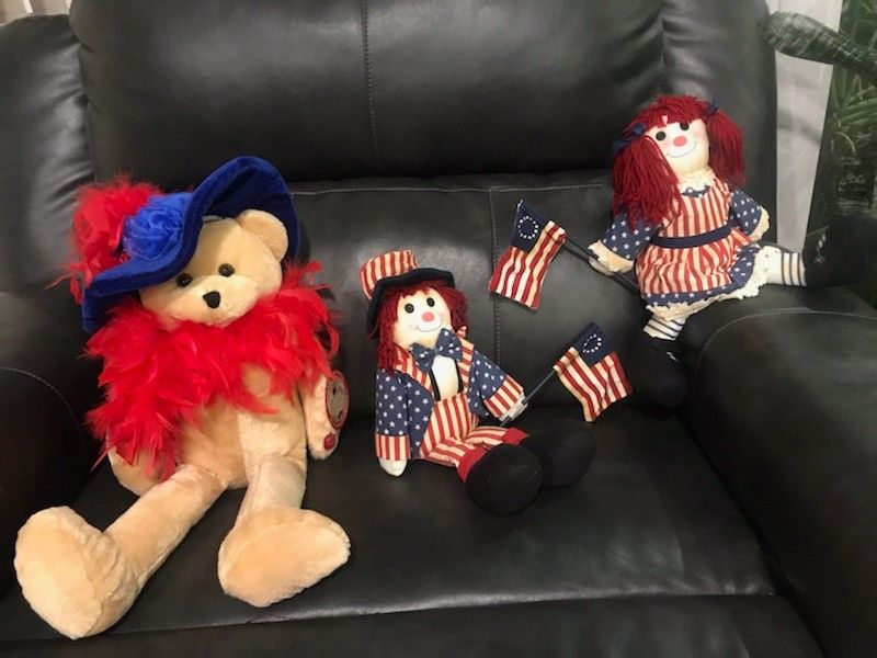 COLLECTOR'S  22" KATRINA BEAR AND PLAYS "YOU WILL NEVER WALK ALONE" BY RODGERS AND HAMMERSTEIN  1945. BRAND NEW NEVER USED! RAGGEDY ANNE AND ANDY !!