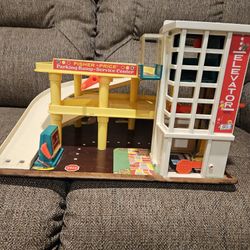 Fisher Price 1970's Parking Ramp Service  Center 