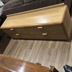 Hotel dresser