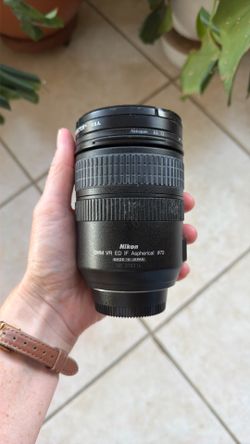 Nikon AF-S VR Zoom-Nikkor 24-120mm f/3.5-5.6G IF-ED Lens