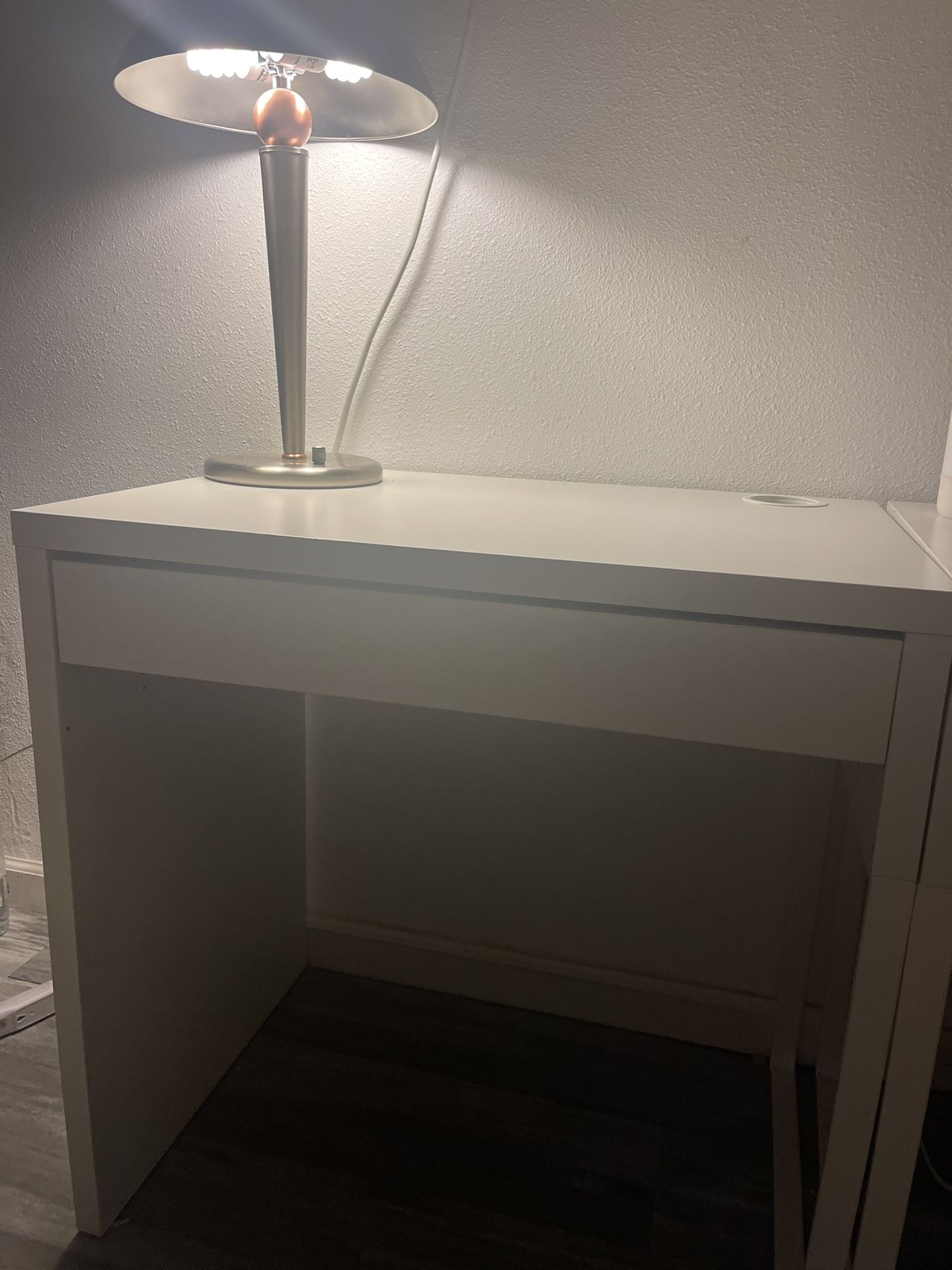 White MICKE Desk