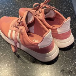 Adidas Woman’s 7 1.2
