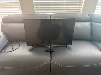 TCL 32” Roku Smart TV – Excellent Condition – Remote Included