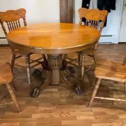 Beautiful Solid Oak Hand Carved Dining Table With Four Chairs